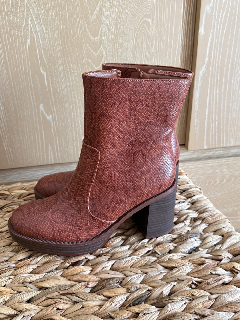 Universal tread Women's Brown Snake-Print Block Heel Ankle Boots